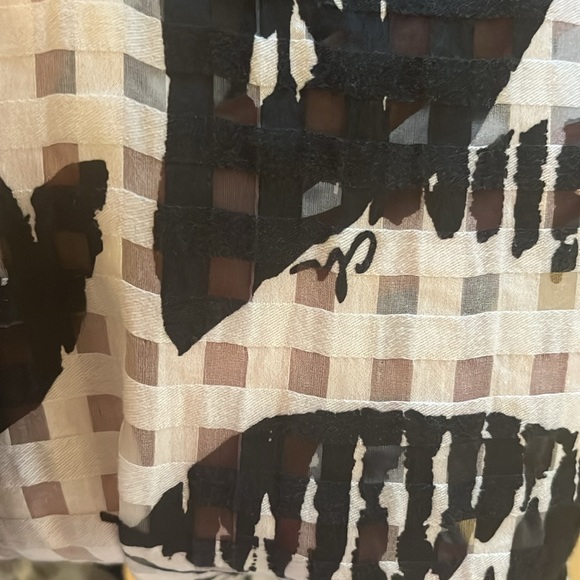 Carolina Herrera flutter sleeved patterned top. Size medium - Picture 5 of 6